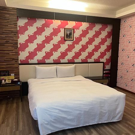 Hua Xiang Motel - Fengshan Kaohsiung Bagian luar foto