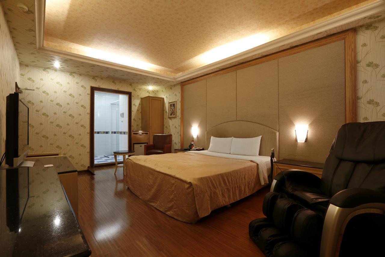 Hua Xiang Motel - Fengshan Kaohsiung Bagian luar foto